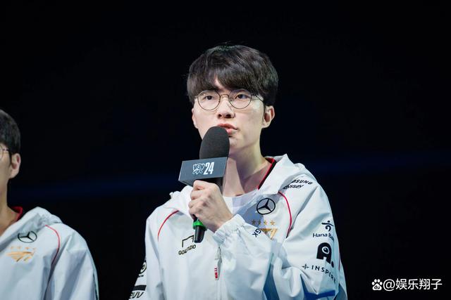 Faker重返赛场，晋级下一阶段首场状态出色，SKT观众沸腾！比赛高潮迭起的简单介绍