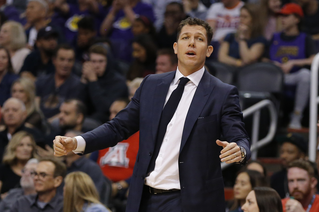 爱游戏-包含阿扎伦卡遭遇十二连败，湖人教练面临压力！的词条