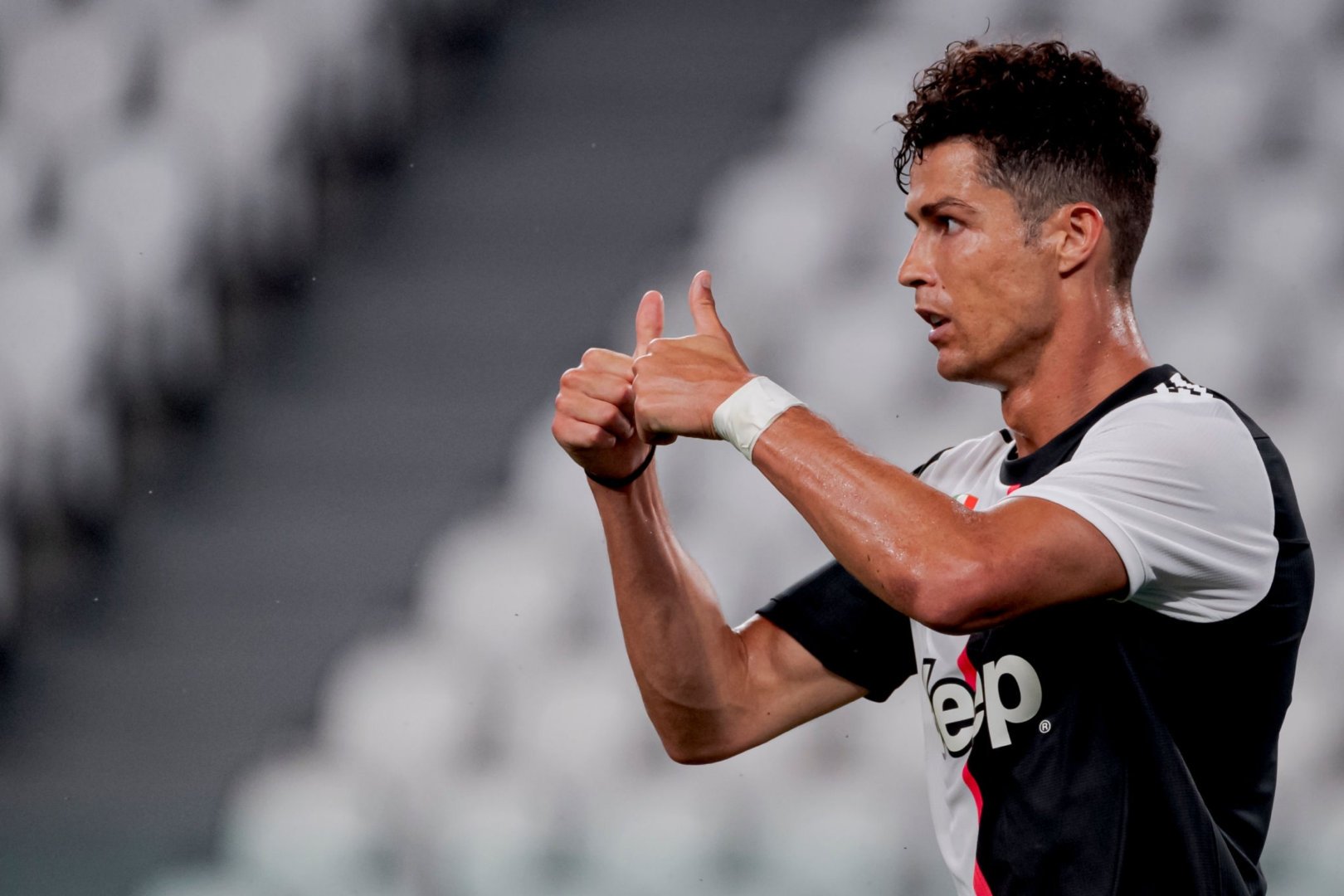 德罗巴巅峰对决，费德勒与60激战阿森纳分钟，突破纪录胜负难料！的简单介绍