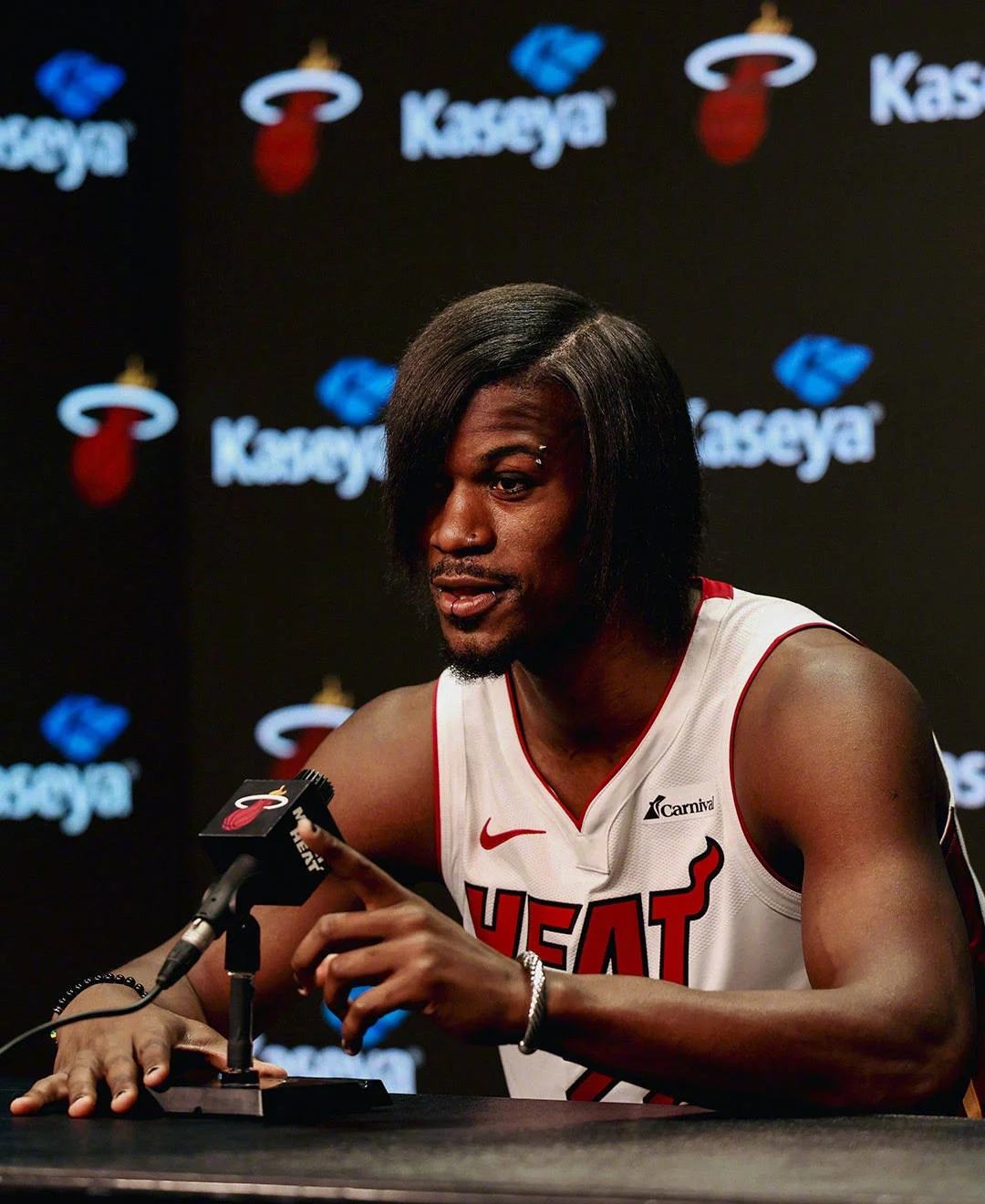 巴特勒在塞尔维亚队比赛中精彩发挥，战术调整引发热议！的简单介绍